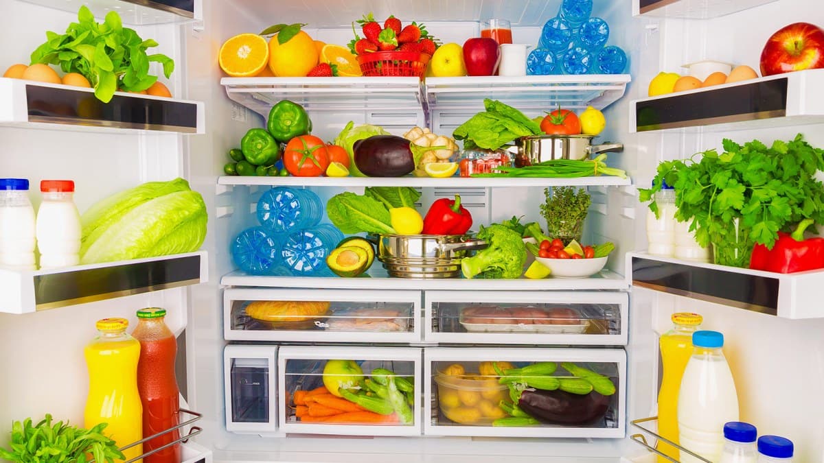 You are currently viewing Cleaning Inside of Your Fridge in 20 Minutes